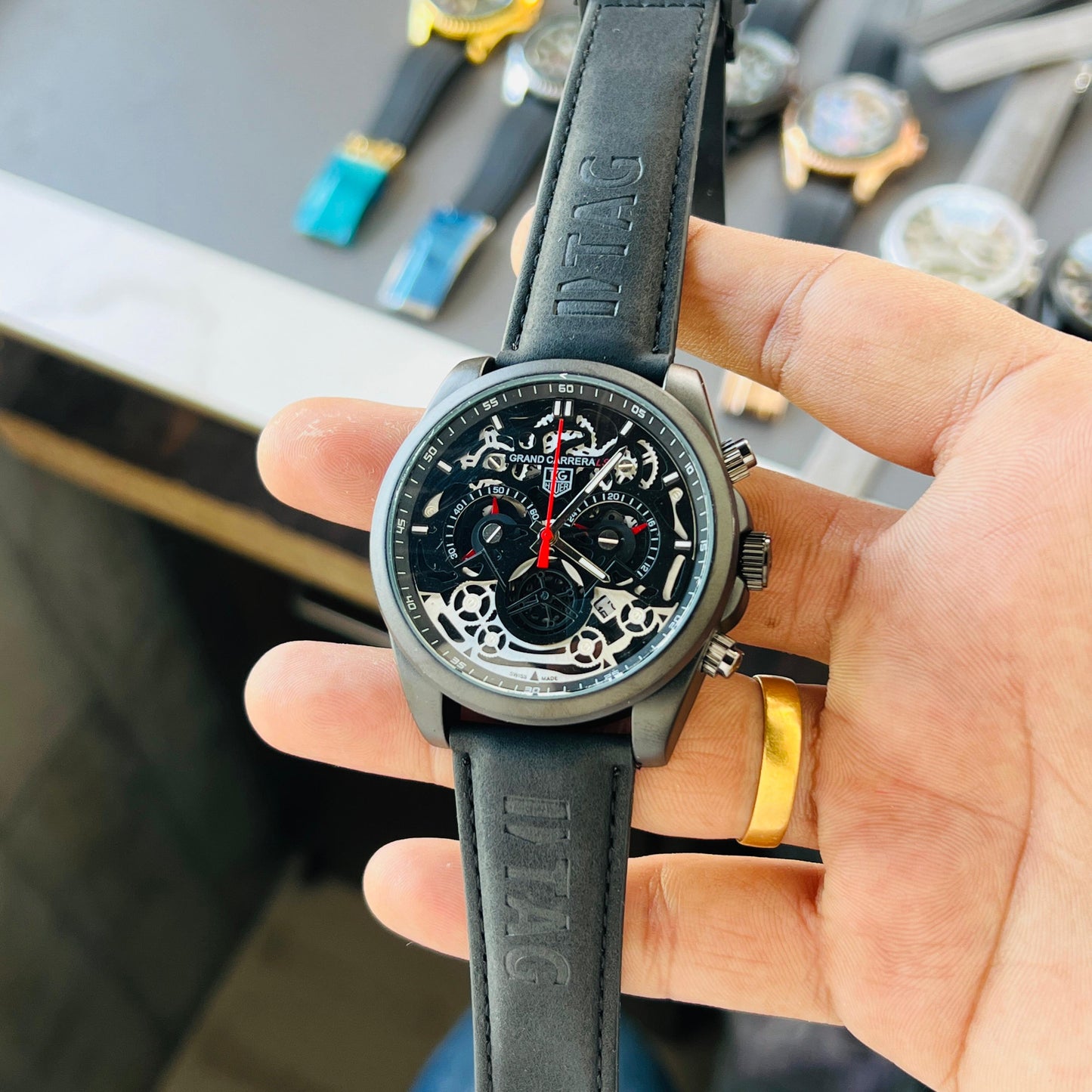 ✅  5 Hand all gloss finishing, iconic Strap Chronograph collection representing the art of fusion & luxury to your wrist as a King. ✅